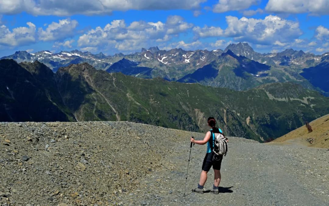 Jak podpora na szlaku górskim może uratować Twoje wędrówki