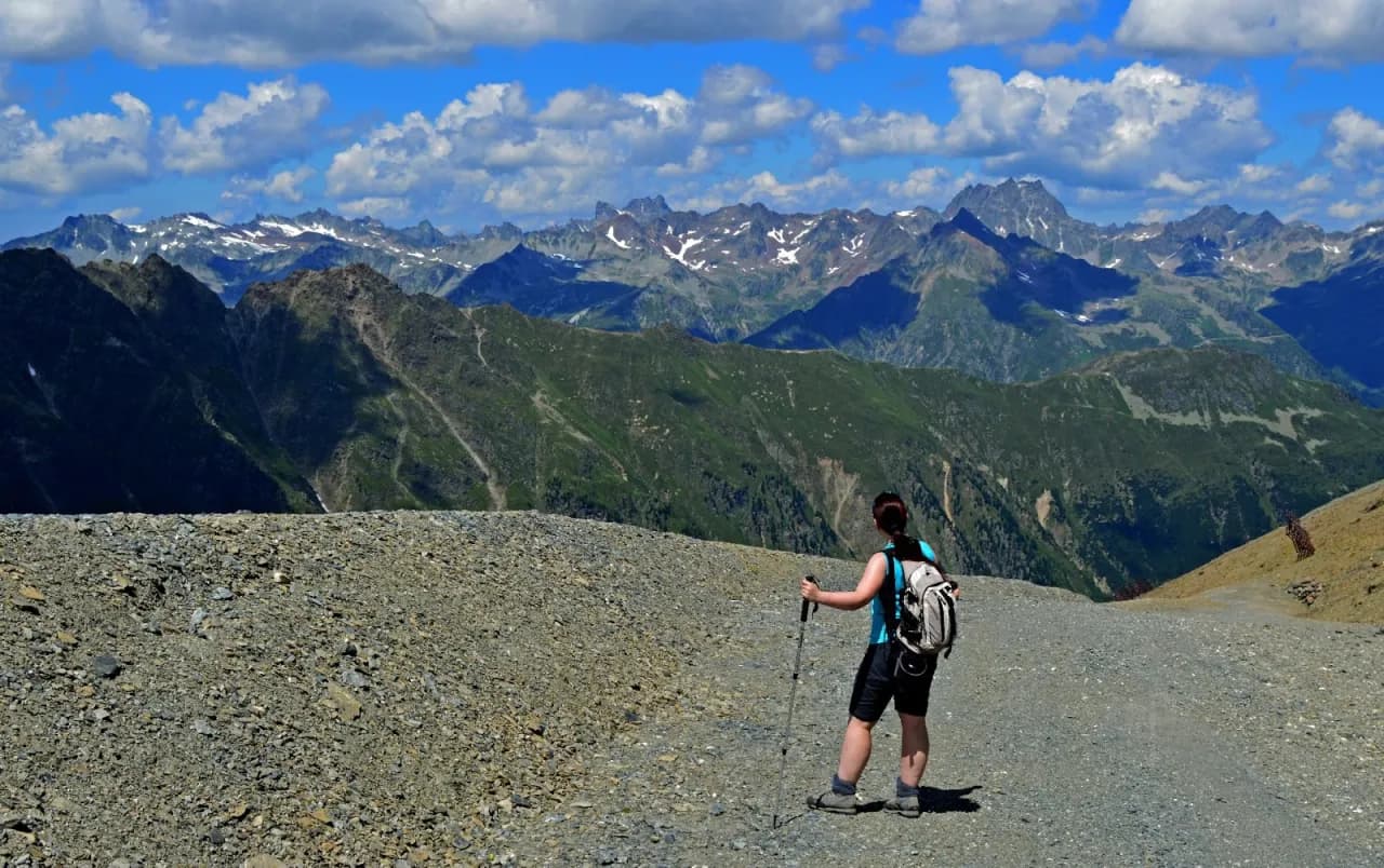 Jak podpora na szlaku górskim może uratować Twoje wędrówki