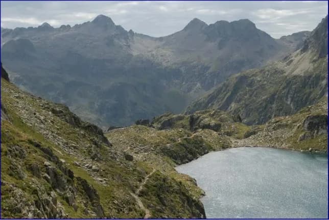 Pireneje w Hiszpanii: niezwykłe góry i ich fascynujące szczyty